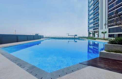 Pinang Apartamento | Well Furnished 1Br At Collins Boulevard Apartment