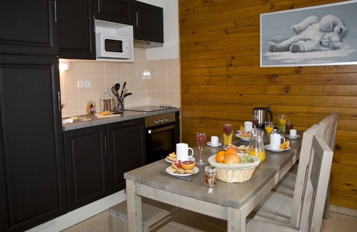 Saint-Mamet Apartamento | Apartamento bien cuidado con baños termales.