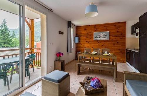 Saint-Mamet Apartamento | Apartamento bien cuidado con baños termales.