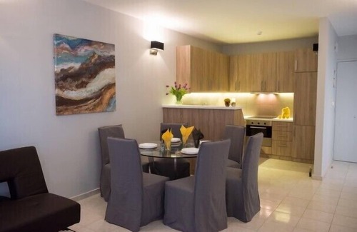 Kariotai Apartamento | Bien situado apartamento 2BR en Lefkada