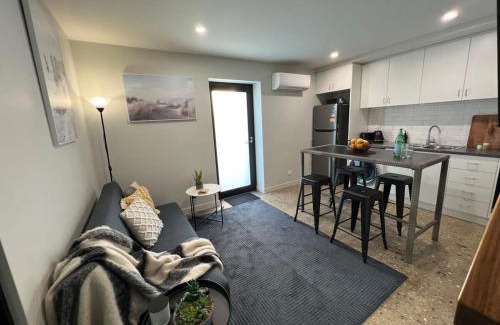 Devonport Apartamento | Well located Apt with Loft Bedroom & Aircon