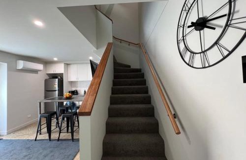 Devonport Apartamento | Well located Apt with Loft Bedroom & Aircon