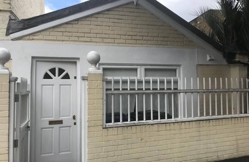 Southfield Apartamento | Well-located one-bedroom flat in leafy Chiswick, London