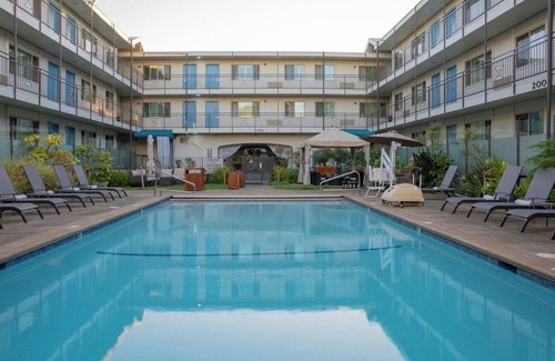 Corte Madera Hotel | Well-Located Suite | Kitchen | Outdoor Pool | Free Parking | BBQ Area