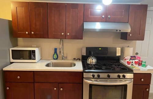 Queens Casa | Well maintained 2 bedroom minutes away from JFK airport