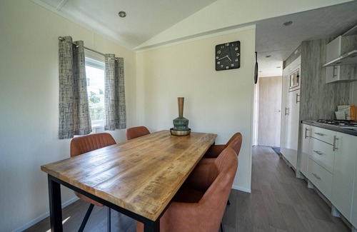 Dordtse Biesbosch Chalet De Esquí | Chalet bien mantenido cerca de Biesbosch