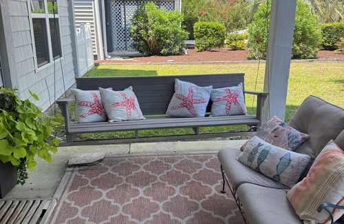 Sunset Beach Casa | Well-Maintained, fenced, Pet-Friendly West End Beach House – Coastal Retreat!
