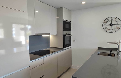 Alcorrin Apartamento | Apartamento moderno con vistas al Mediterráneo