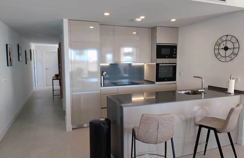 Alcorrin Apartamento | Apartamento moderno con vistas al Mediterráneo