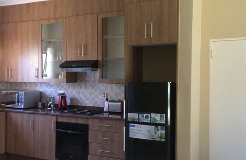 Greendale Apartamento | Apartamento de 3 dormitorios bien asegurado, limpio y ordenado con un hermoso jardín