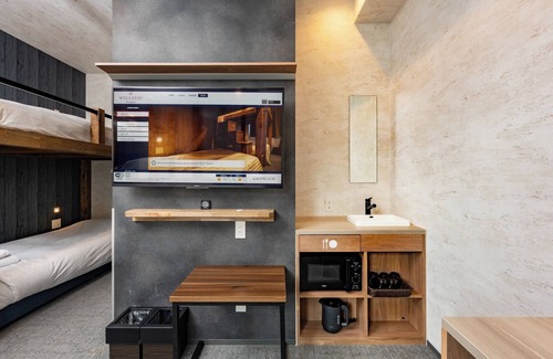 Motomatchi Hotel | Well Stay Namba 5 person room with bath / Osaka Ōsaka
