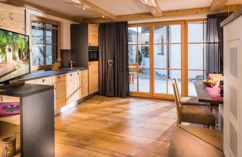 Sankt Leonhard im Pitztal Chalet De Esquí | Wellnesshüttendorf Wiese
