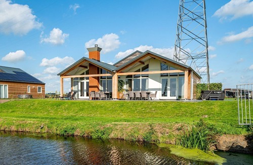 Akkrum Casa | Wellness home located on the water in Friesland