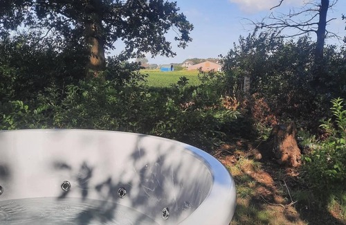 Municipality of Hellendoorn Chalet De Esquí | Wellness Lodge Hottub on the Salland Ridge in Hellendoorn
