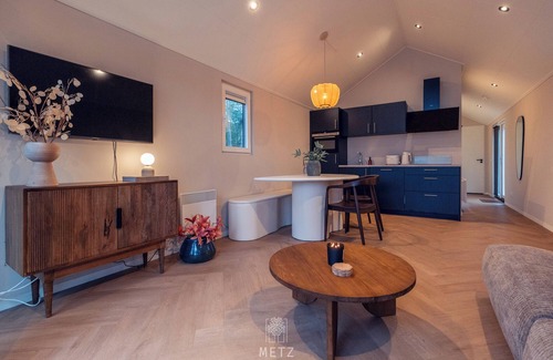 Municipality of Hellendoorn Chalet De Esquí | Wellness Lodge with hot tub in the woods on the Sallandse Heuvelrug