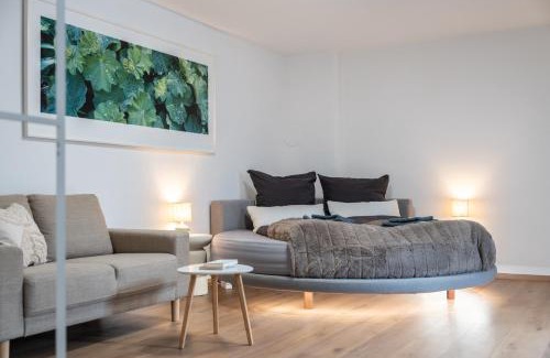 Graz City Centre Apartamento | Wellness Retreat for 2 with Private Sauna & Whirlpool - Free Parking, Quiet City Center by HERO HOMES