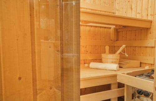 Prague 5 Apartamento | Wellness studio! Finnish sauna, Whirlpool, Gym & more!