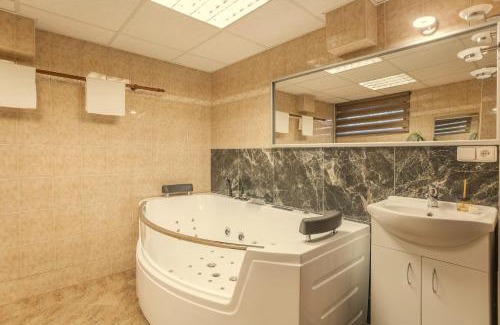 Prague 5 Apartamento | Wellness studio! Finnish sauna, Whirlpool, Gym & more!
