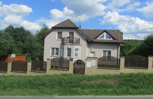 Vranov Villa | WELLNESS VILLA NEAR PRAGUE,INNER POOL,SAUNA,GRILL,BAR,PS3,NINTENDO WII,SAT/TV