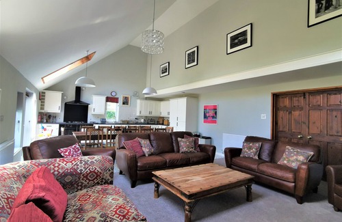 Llanfyrnach Casa | Wellstone Cottages - Honey Coach House