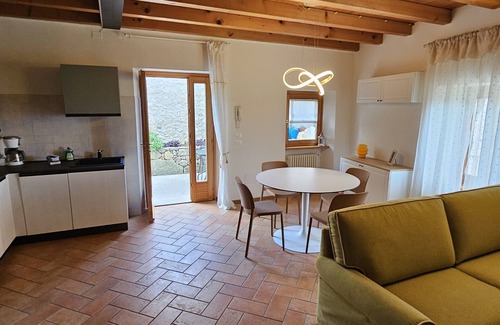 Caprino Veronese Apartamento | Weloming refuge welcoming refuge a few km from Lake Garda
