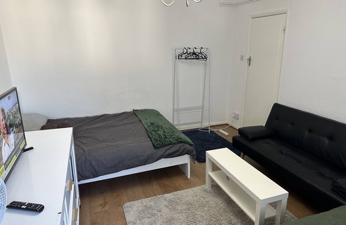 Brent Casa | Wembley Home Away From Home