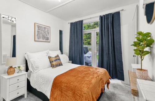 Hanger Hill Casa | Wembley Hububb Stay
