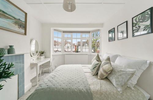 Hanger Hill Casa | Wembley Hububb Stay