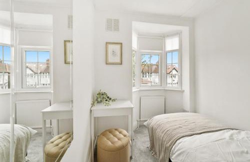 Hanger Hill Casa | Wembley Hububb Stay