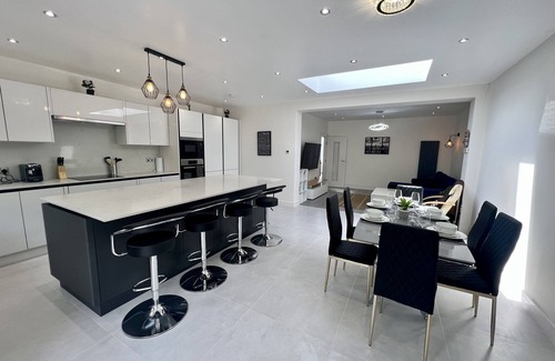Stonebridge Casa | Wembley Stadium 5* Brand New House sleeps 14