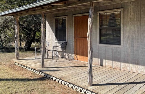 Bandera Casa | West 1077 Guest Ranch - Hackberry Room 8