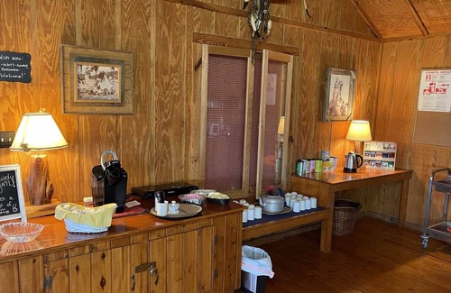 Bandera Casa | West 1077 Guest Ranch - Hackberry Room 10