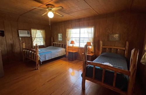 Bandera Casa | West 1077 Guest Ranch - Red Bud Room 11