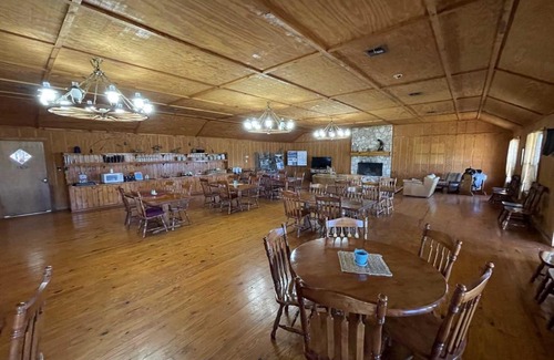 Bandera Cama Y Desayuno | West 1077 Guest Ranch - Red Oak Room 5