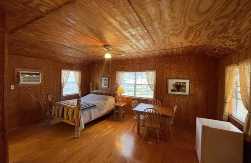 Bandera Cama Y Desayuno | West 1077 Guest Ranch - Red Oak Room 5