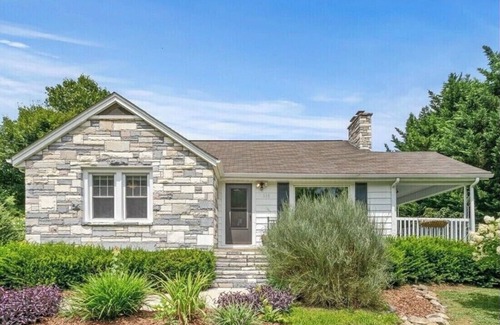 Asheville Cabaña | West Asheville Bungalow - Close to Biltmore/LexAve