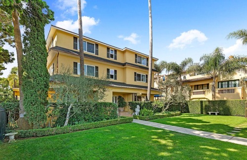 Santa Barbara Apartamento | West Beach Apartment #10 — blocks to the Beach, Downtown State St. & Funk Zone