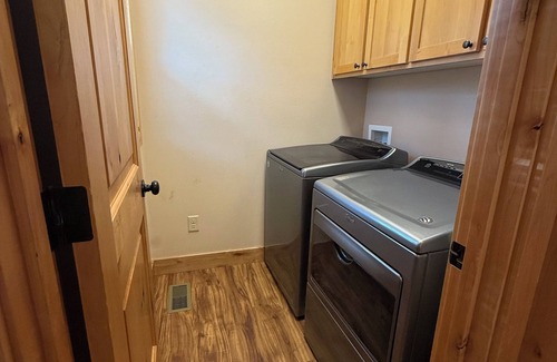 Broken Top Casa | West Bend Bike and Ski Getaway Hot Tubs Ready