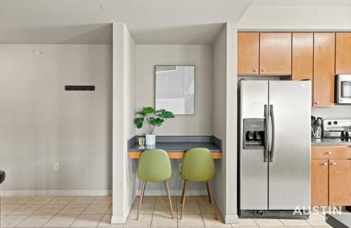 West Campus Apartamento | West Campus 8BR 5BA Dual Retreat Near Zilker, SXSW and Downtown by Austin Vacay