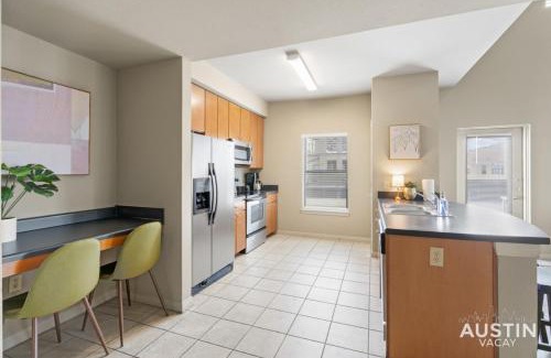 West Campus Apartamento | West Campus 8BR 5BA Dual Retreat Near Zilker, SXSW and Downtown by Austin Vacay