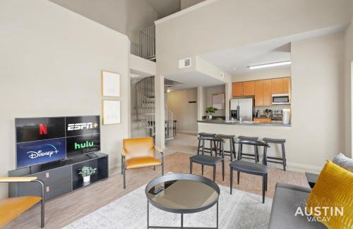 West Campus Apartamento | West Campus 8BR 5BA Dual Retreat Near Zilker, SXSW and Downtown by Austin Vacay