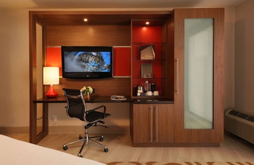 Los Angeles Hotel | West Coast Double Room at Hotel Angeleno w/ Outdoor Pool, Iconic LA Skyline!