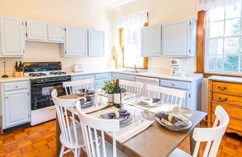 West Dennis Casa | West Dennis Home Walk to S. Village Beach!