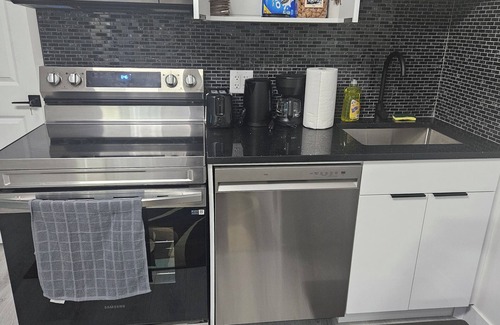 West Edmonton Casa | Brand new 2-Bedroom Basement Suite