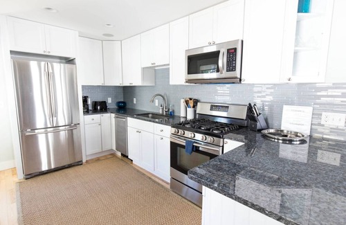 Provincetown Condominio | West End Completamente renovado 2BR / 2BA Condo