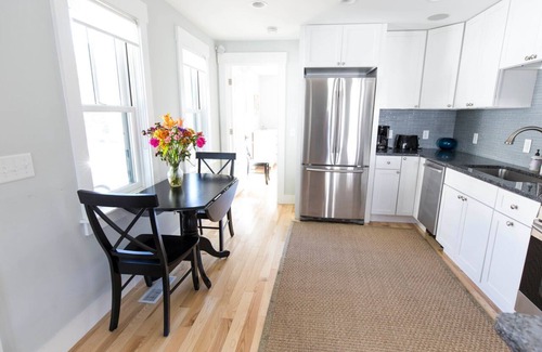 Provincetown Condominio | West End Completamente renovado 2BR / 2BA Condo