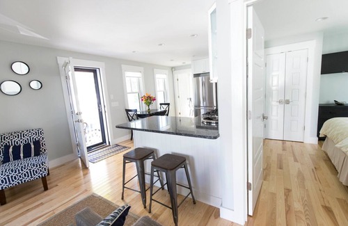 Provincetown Condominio | West End Completamente renovado 2BR / 2BA Condo