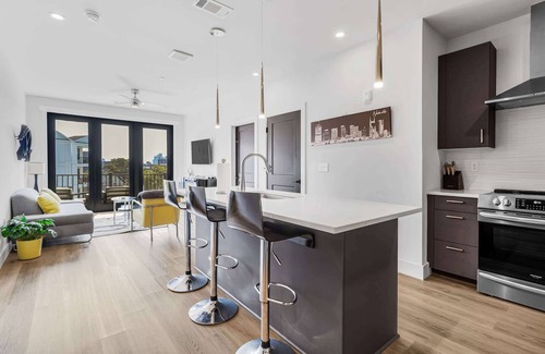 West End Condominio | West End Getaway for 5 w/Pool!