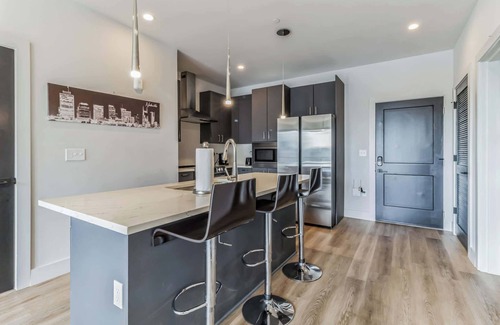 West End Condominio | West End Getaway for 5 w/Pool!