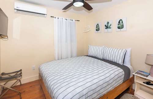 Antoneys Cay Hotel | Cozy 1-bedroom hotel with WiFi, AC in Roatan Island, West End Road